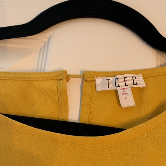 Butter yellow dress shirt size medium - Picture 3 of 3